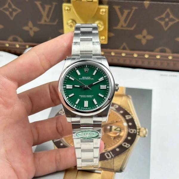 CollectRolex Oyster Perpetual Lady Green Dial 126000 36 mm