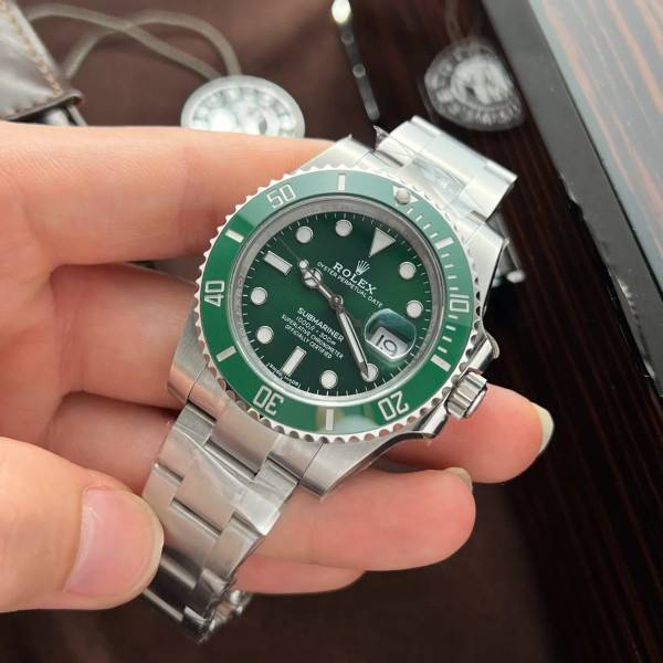 Superclone Rolex Submariner Green Dial 116610LV “Hulk”