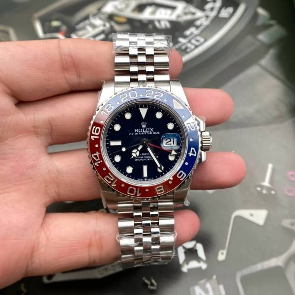 CollectRolex GMT-Master II 126710BLRO “Pepsi” Jubilee