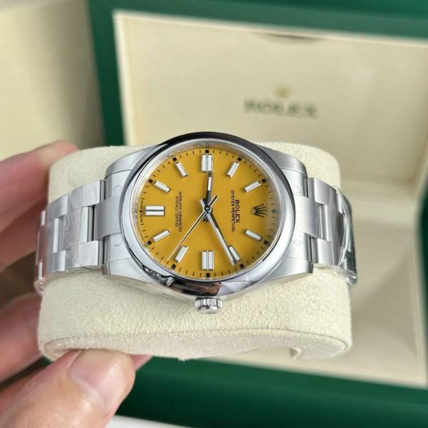 CollectRolex Oyster Perpetual Yellow Dial 124300 41 mm